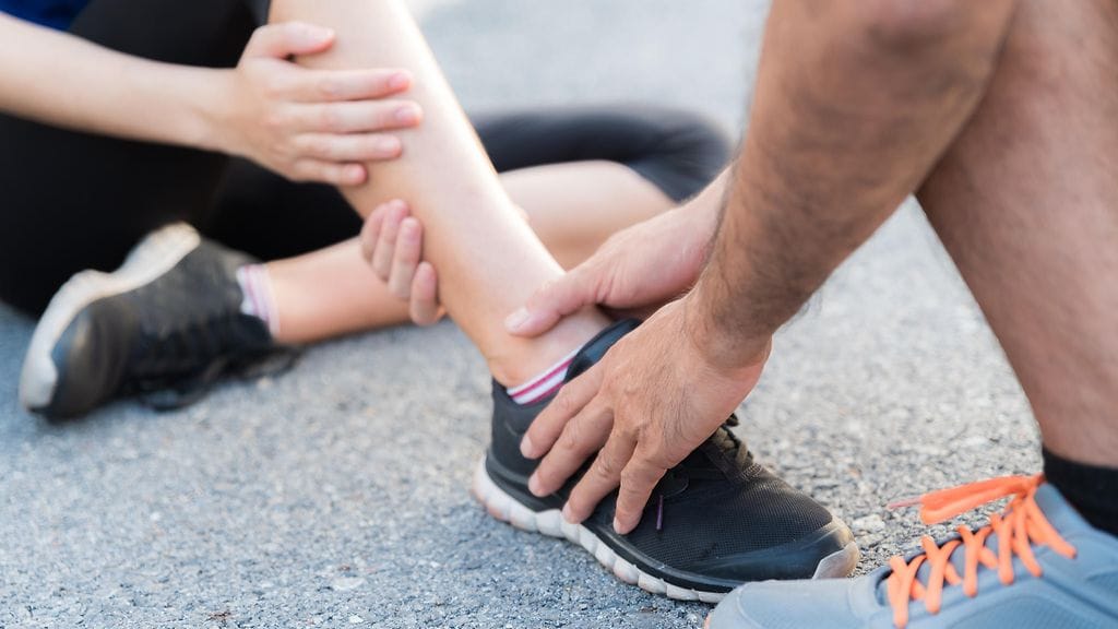 Rasitusvammat ovat tytöillä yleisimpiä tytöillä kuin pojilla. Oireiltaan ne ovat usein oireiltaan epämääräisiä.