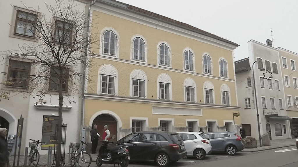 Adolf Hitlerin syntymätalon muuttaminen poliisiasemaksi Braunau am Innissä on valmista vuonna 2023.