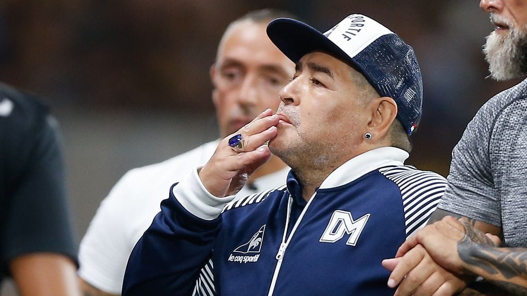 Diego Maradona jatkaa Gimnasia La Platan puikoissa.