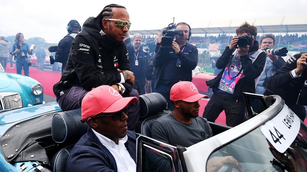 Lewis Hamiltonin isä Anthony vastustaa F1-kauden käynnistämistä koronaviruspandemian keskellä.