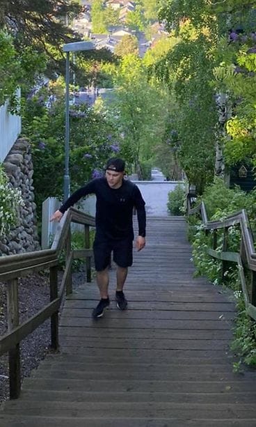 Aksu Karima maratonilla Pispalan portaissa