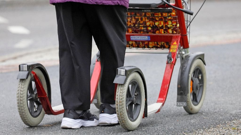 Vanhus joutui kuolettavan pahoinpitelyn uhriksi viime heinäkuussa. Kuvituskuva.