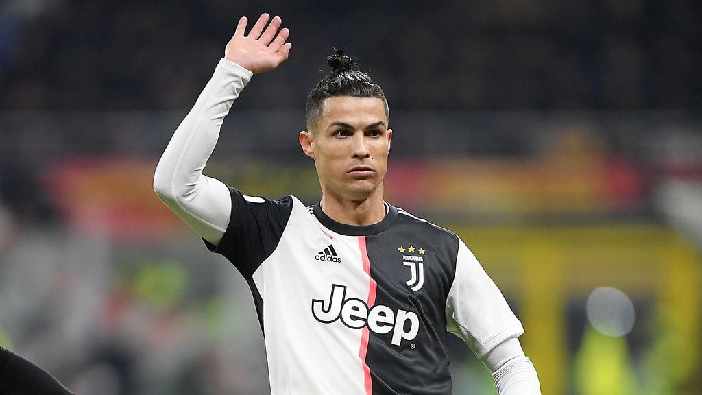 Cristiano Ronaldo hukkasi rangaistuspotkun Italian cupin välierässä AC Milania vastaan.