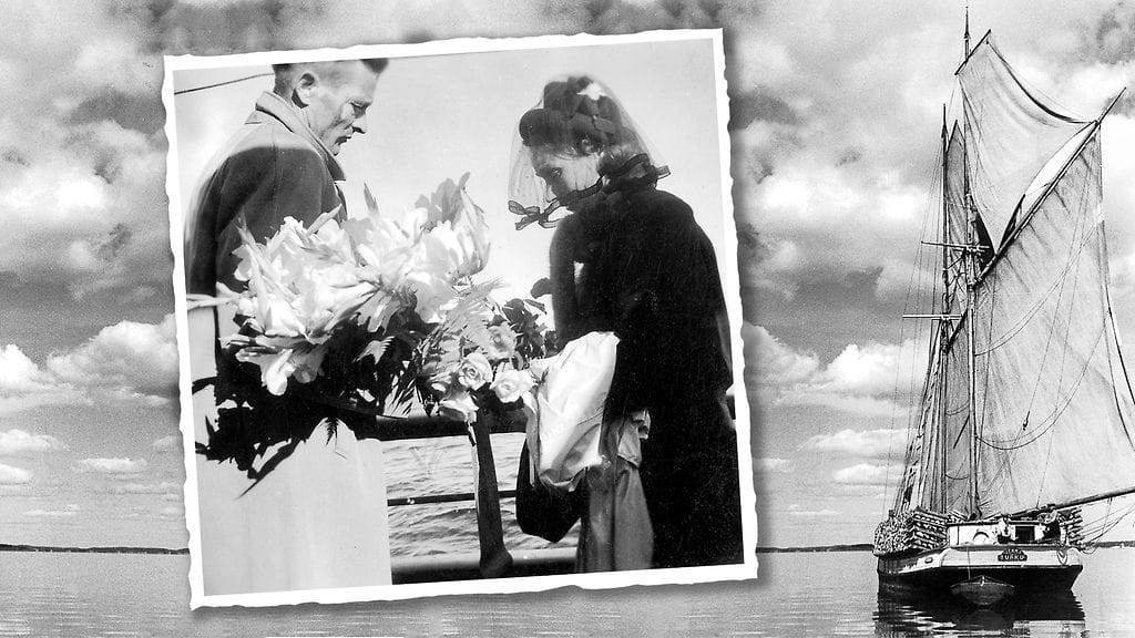 Aluksen kuva Totti Sora, Turun Kamerat ry:n arkisto. Kuva hautajaisista Mereen  kadonneet -kirjan kuvitusta.