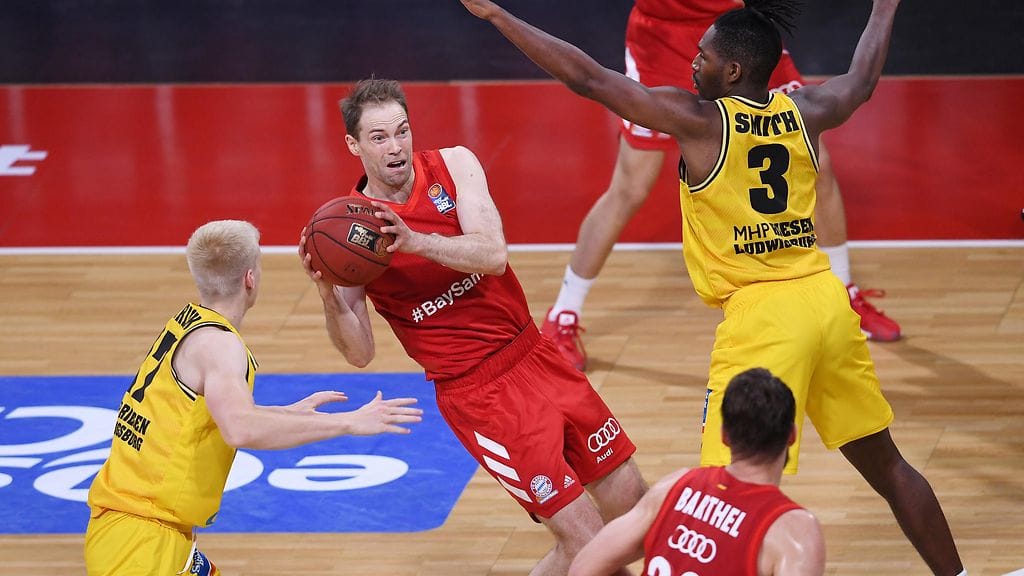 Petteri Koposen edustaman Bayern Münchenin kausi on paketissa.