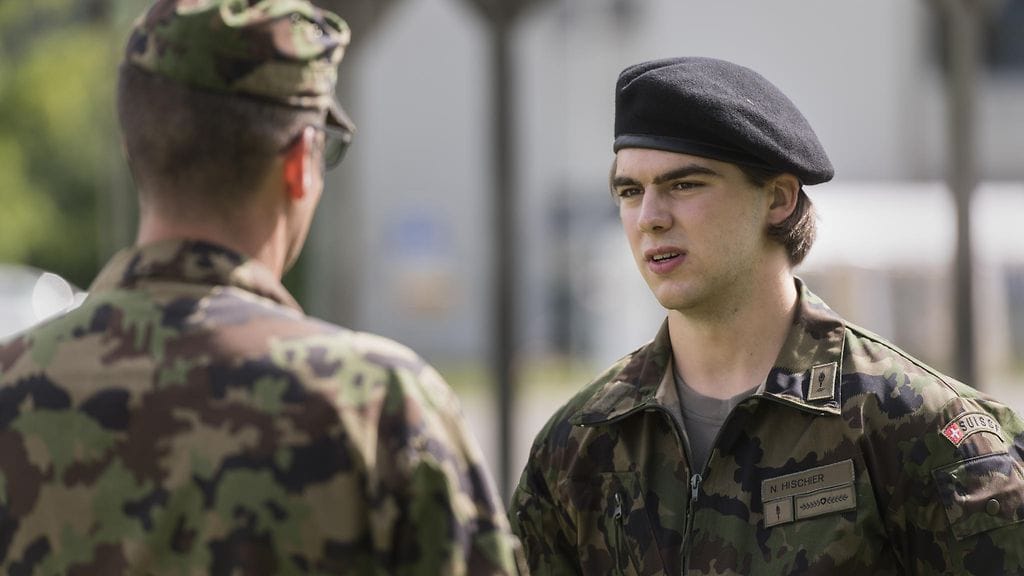 Nico Hischier on aloittanut varusmiespalveluksen.