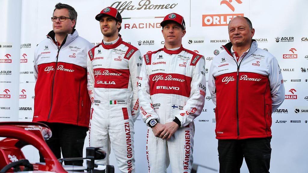 Kimi Räikkönen ja Antonio Giovinazzi jatkavat Alfa Romeon ohjaimissa tällä kaudella.