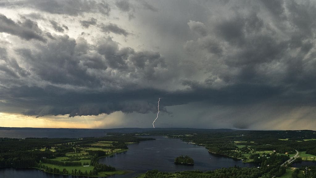 Ukkonen tulee Vuokattiin