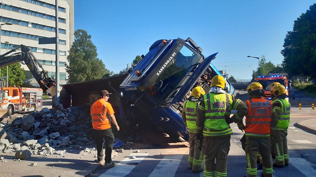 Rekka kaatui Helsingissä2