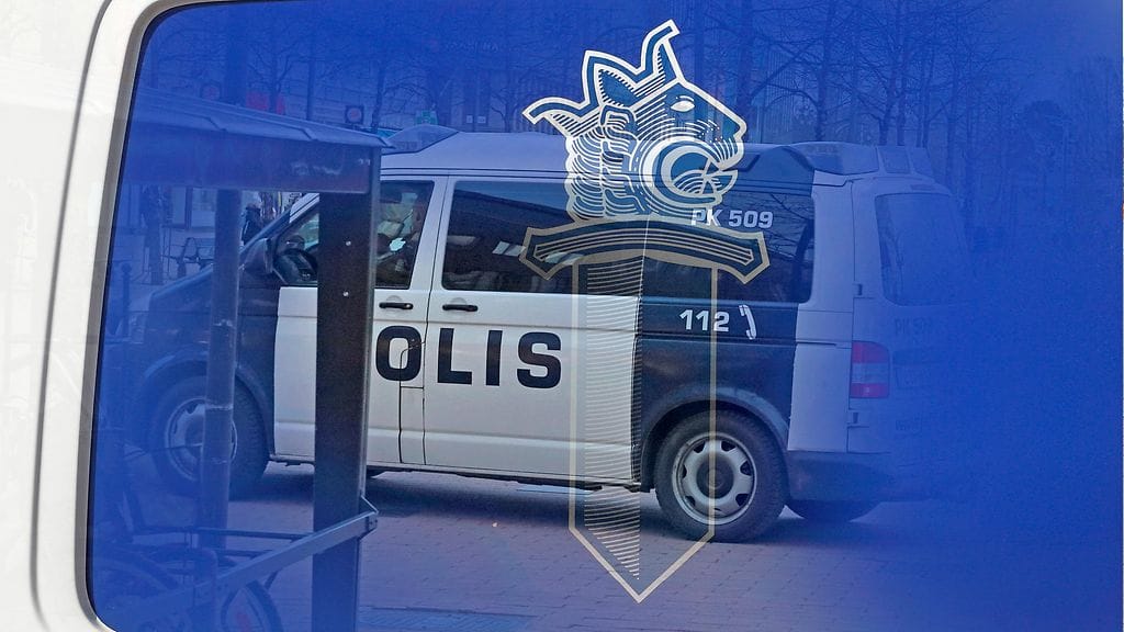 Hätäkeskukseen oli ilmoitettu kello 23 aikaan tappelusta joensuulaisessa lähiöravintolassa. Poliisille selvisi paikalla, että kaksi miestä oli käynyt toisiinsa käsiksi baaritiskillä varatessaan karaokelauluvuoroa. Kuvituskuva.