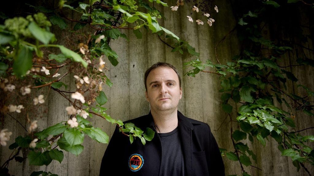 Kansalaisjärjestö Finnwatchin tutkija Andy Hall Helsingissä 24. toukokuuta 2013. Hall tutki viime syksynä ananasmehutiivistettä valmistavan yhtiön työntekijöiden oloja.