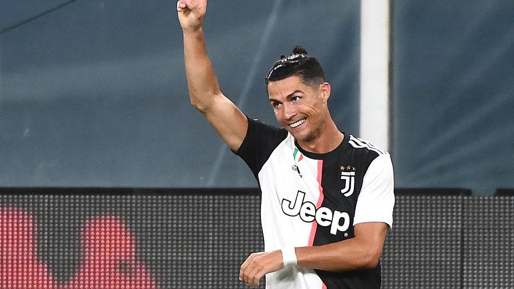 Cristiano Ronaldo pöllytti maaliverkkoa Genoaa vastaan.