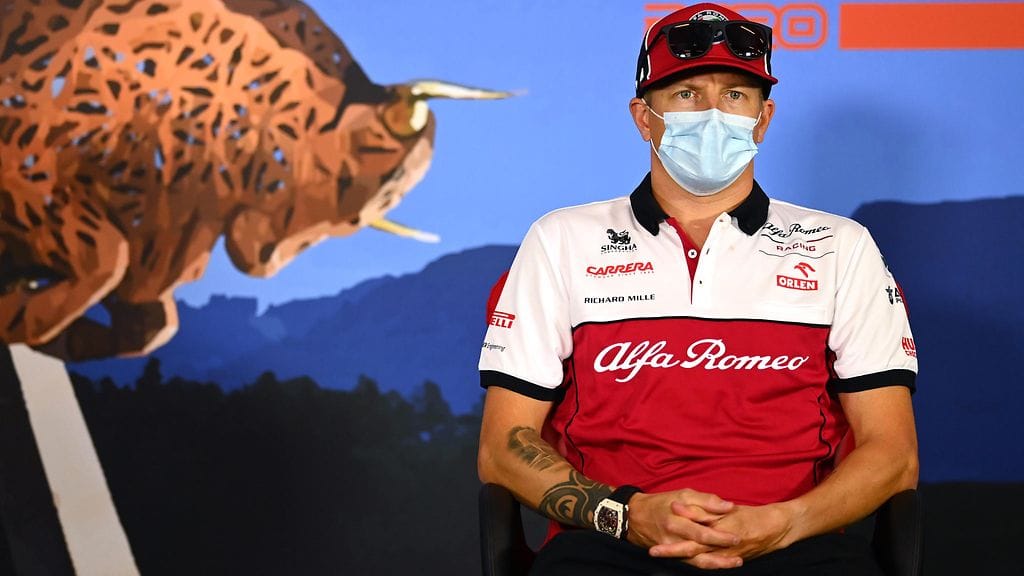 Kimi Räikkönen ei vieläkään voi täysin keskittyä ajamiseen.