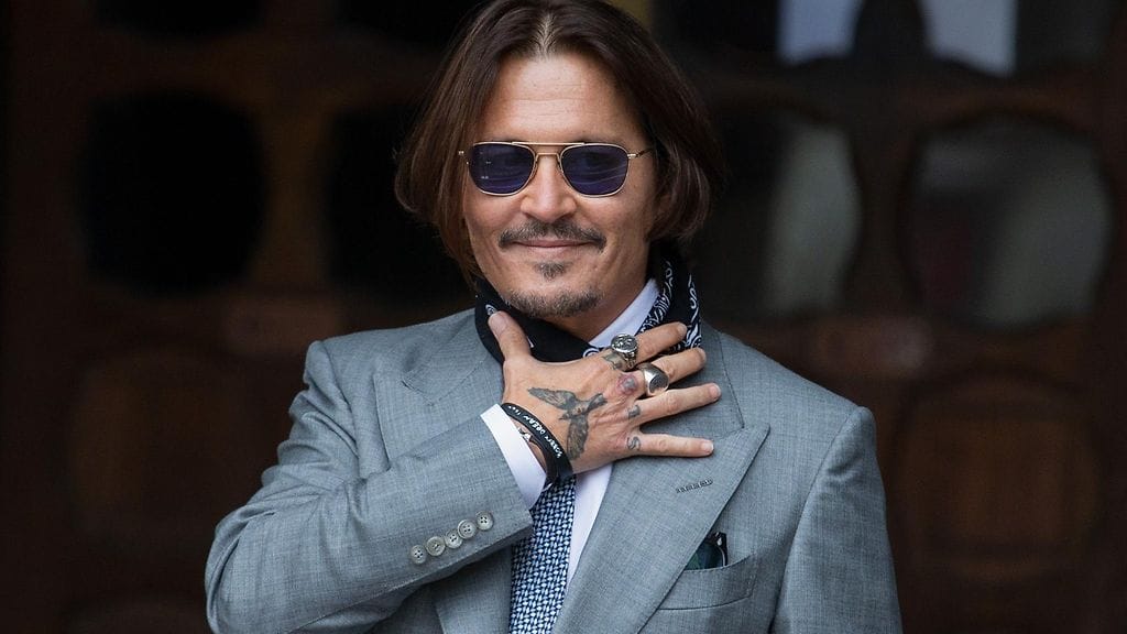 Johnny Depp saa keskellä oikeustaistoa taustatukea ex-puolisoiltaan Winona Ryderilta ja Vanessa Paradisilta.