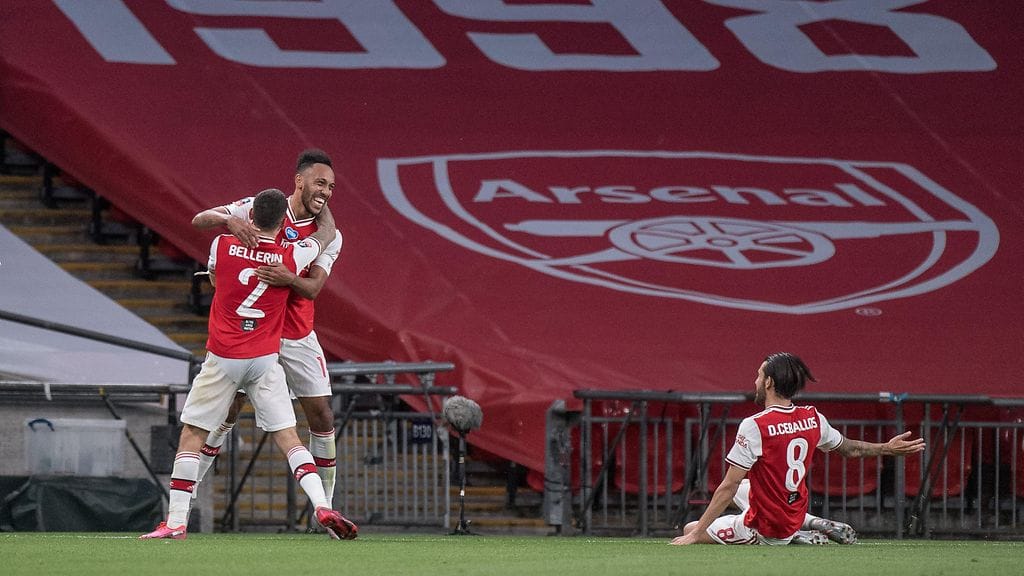 Pierre-Emerick Aubameyang iski Arsenalille FA Cupin välierässä kahdesti.