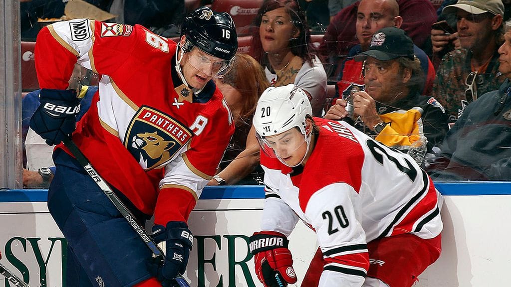 Aleksander Barkov (vas.) ja Sebastian Aho ovat NHL:n kärkisenttereitä.