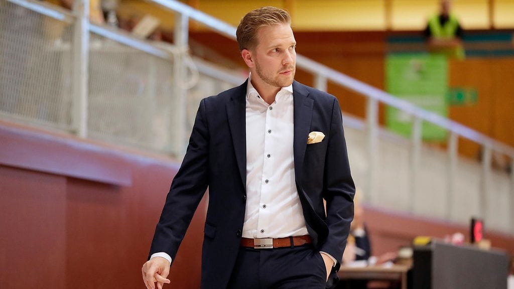 Kristian Palotie valmensi kaarinalaista Ura Basketia vuodesta 2017 lähtien. Pesti päättyi irtisanomiseen maaliskuussa.