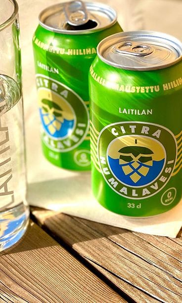 Humalavesi lasissa ja tölkissä