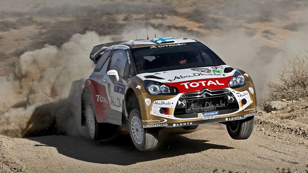 Mikko Hirvonen jatkaa kolmantena, mutta Thierry Neuville nousi vain 0,4 sekunnin päähän suomalaisesta.