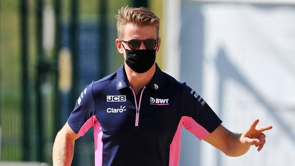 Nico Hülkenberg meni juosten Racing Pointin varikkopilttuuseen saatuaan ajoluvan.