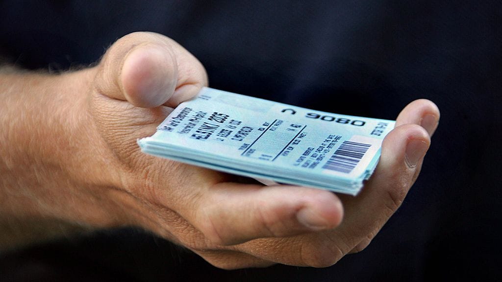 Pääsyliput yleisurheiluun eivät hinnoiltaan ole jääkiekkoilun tasoa arvokisoissa.