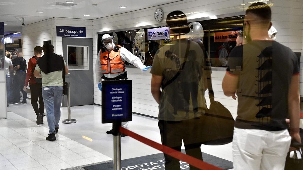 LK, 11.8.20, Skopja, lentokone, Turku, lentokenttä, lentoasema, korona, koronavirus, 2