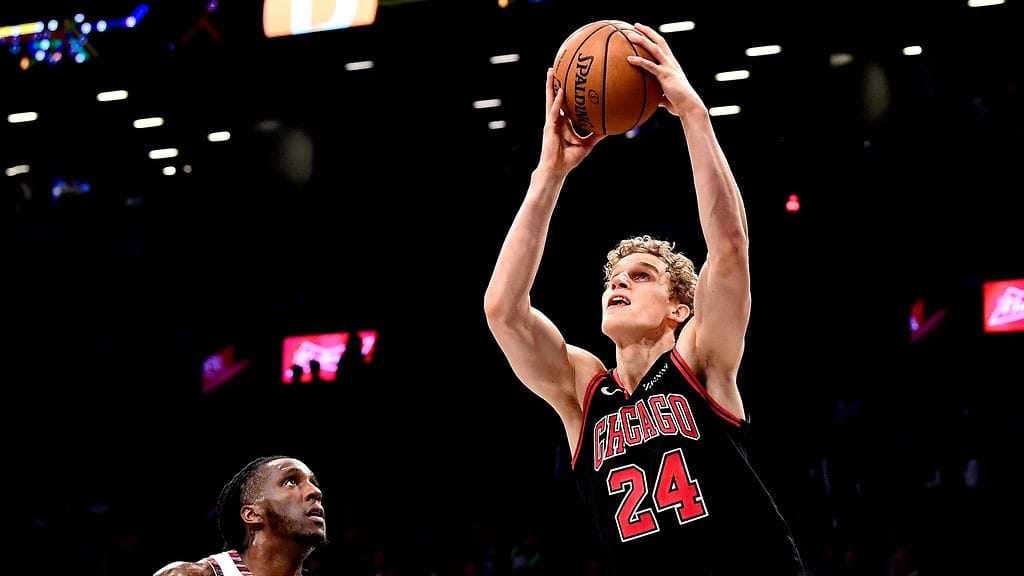 Lauri Markkasen edustama Chicago Bulls lähtee ensi kauteen uudistetulla valmennusjohdolla.