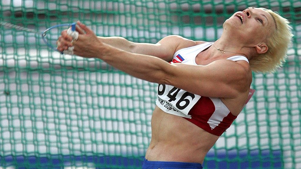 Olga Kuzenkova heitti pisimmän kaaren 2005 MM-kisoissa.