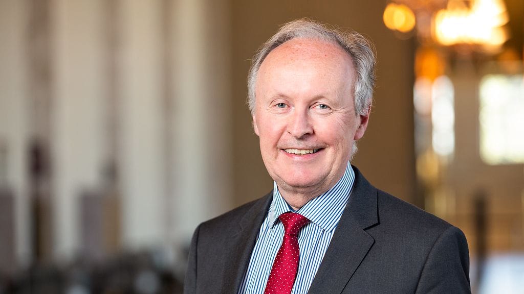 Lindén kertoo STT:lle, että hänen tulonsa koostuvat kansanedustajan palkkion lisäksi pääosin eläkkeestä.