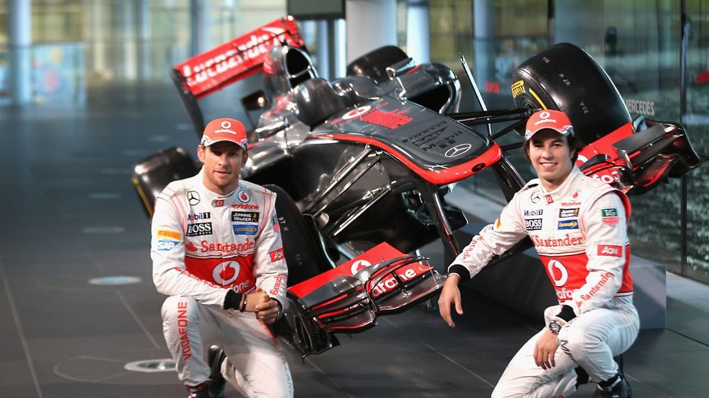 MP4-28-auto sekä Sergio Perez ja Jenson Button