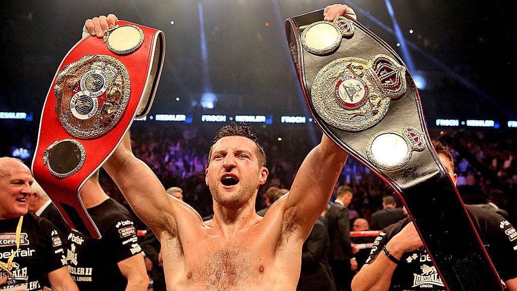 Carl Froch juhlii kahden MM-vyönsä kanssa.