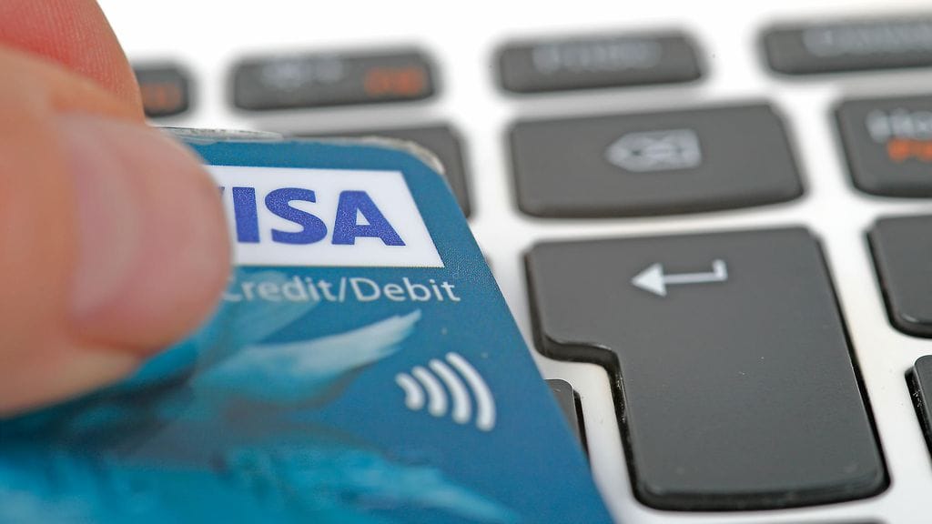 Vaara vaanii ostoksilla. Kannattaakin varmistua, minkälaiselta taholta on tavaraa ostamassa.