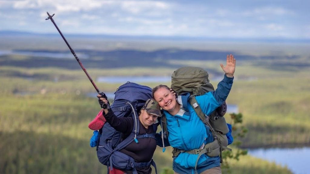 Vihoin ja viimein! Sokea Outi pääsi vaeltamaan Ison Karhunkierroksen – 82 kilometriä taittui yhdessä oppaan kanssa (1)