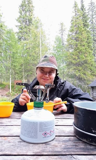 Vihoin ja viimein! Sokea Outi pääsi vaeltamaan Ison Karhunkierroksen – 82 kilometriä taittui yhdessä oppaan kanssa (2)