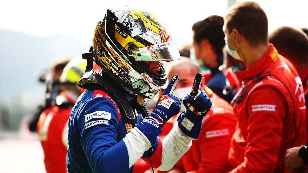 F2-sarjaa johtava Robert Shwartzman on tämän hetken kuumin kuskilupaus F1:sten ulkopuolella.