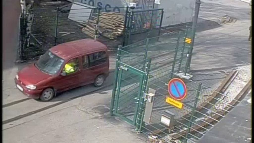 93120_Postilaatikkoauto_siirtymassa_luovutuspaikalle