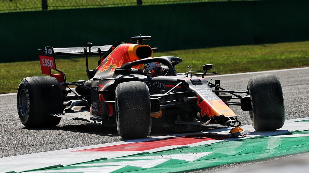 Max Verstappen rikkoi autonsa keulan Monzan ensimmäisissä harjoituksissa.