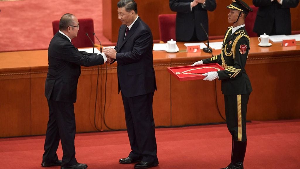 Lehtikuva Wuhanin Jinyintanin sairaalan johtaja saa palkkion