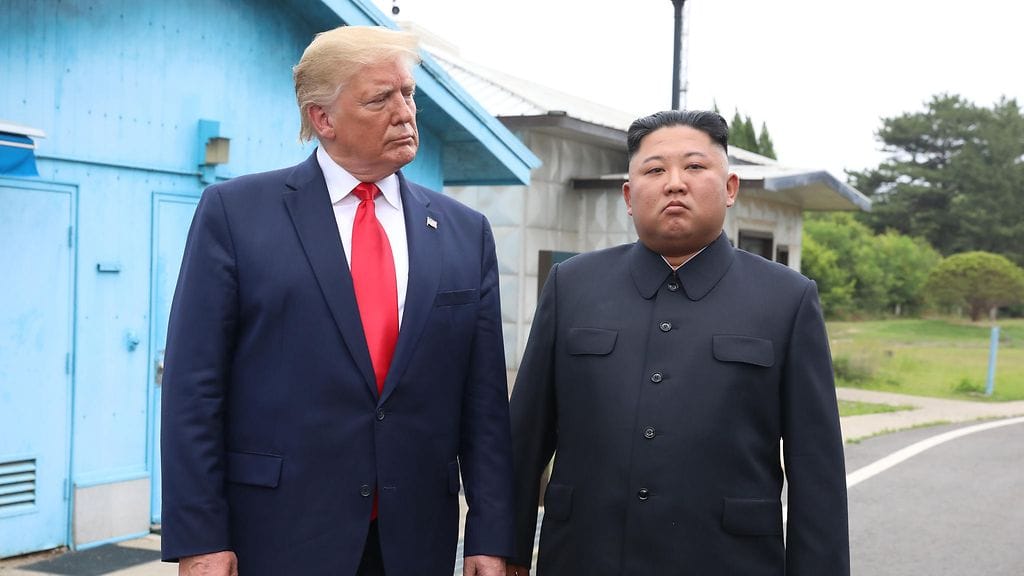 Trump ja Kim Koreoiden rajalla kesällä vuonna 2019.