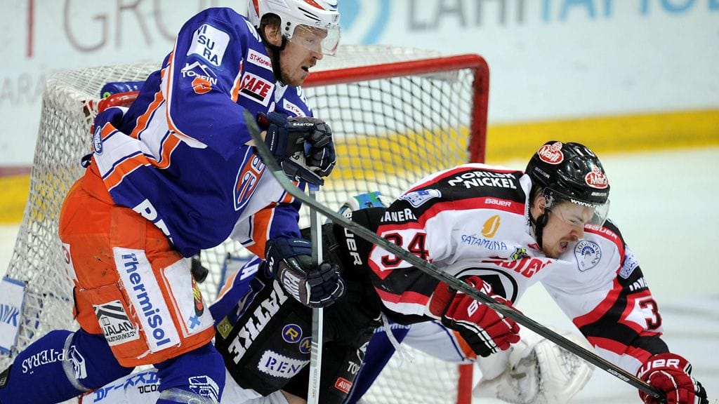 Juha Leimu (vas.) taisteli Daniel Brodinin kanssa.