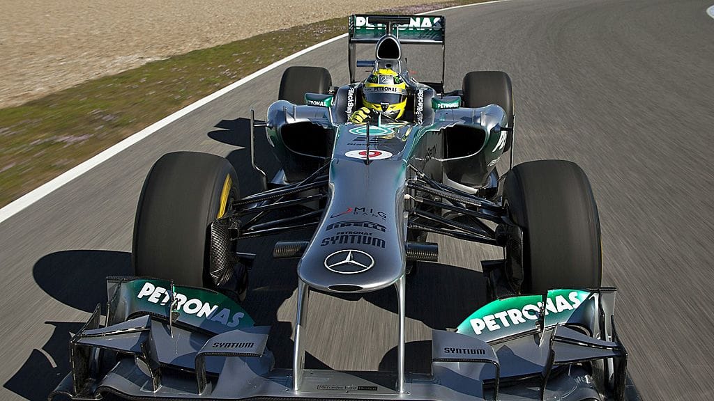 Nico Rosberg ja kauden 2013 Mercedes-kilpuri.