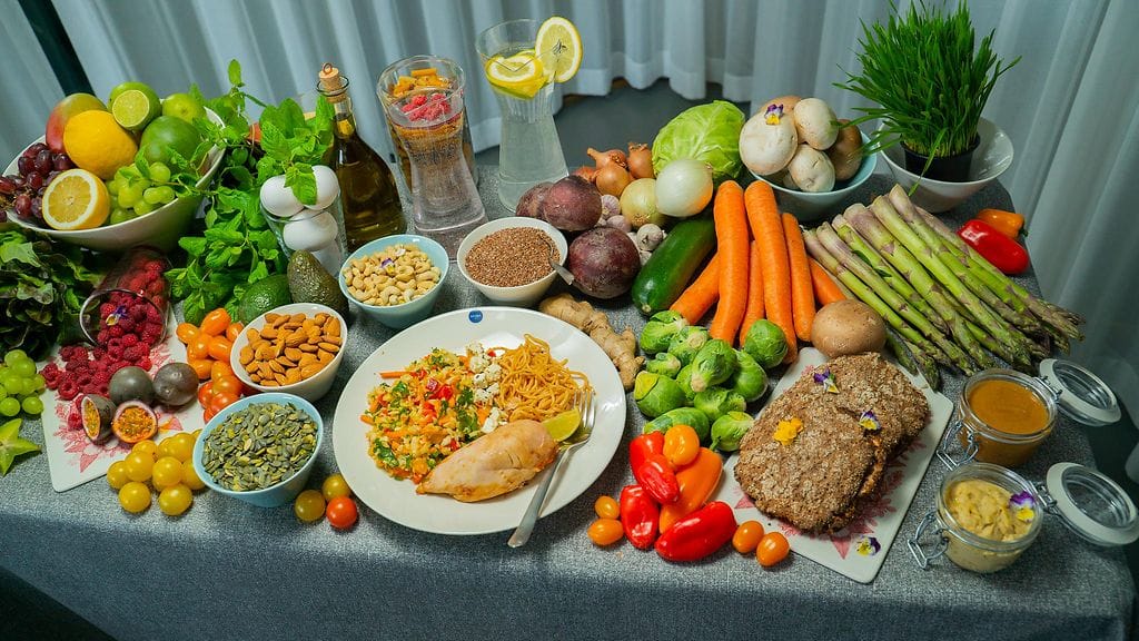 Olet_Mita_Syot_S3_E4_Lalli_Savolainen_Hyvan_Ruoan_Poyta002