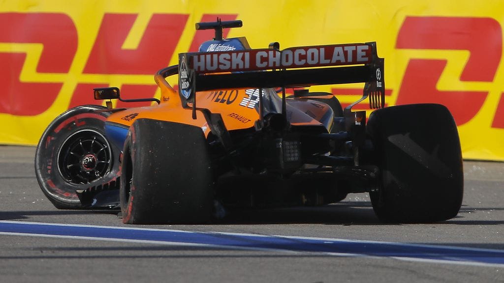 Carlos Sainzin kisa päättyi Sotshissa jo kakkosmutkaan.