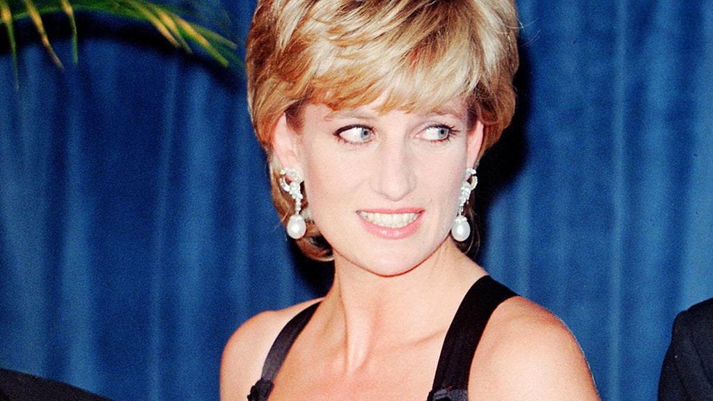 Selvitys prinsessa Dianan vuonna 1995 BBC:lle antamasta haastattelusta valmistui torstaina.