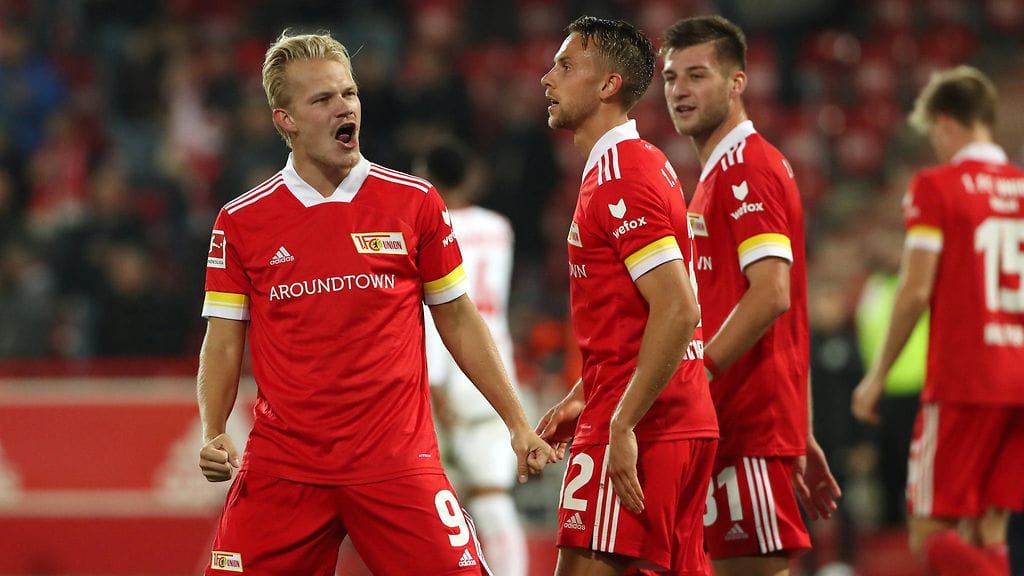 Joel Pohjanpalo (vasemmalla) heilutti heti maaliverkkoja uuden seuransa Union Berlinin riveissä.