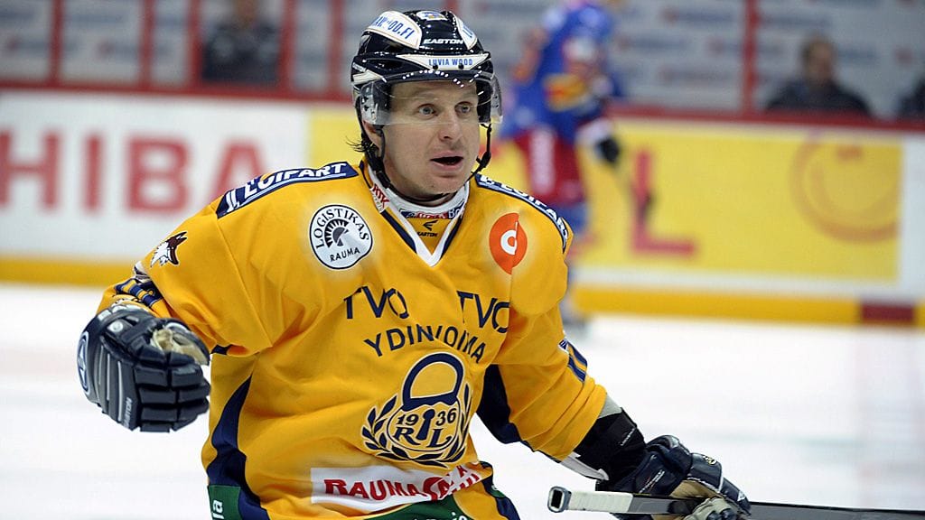 Tommi Kovanen pelasi SM-liigaurallaan KalPassa, Pelicansissa, JYPissä, HIFK:ssa, Jokereissa, Tapparassa ja Lukossa.