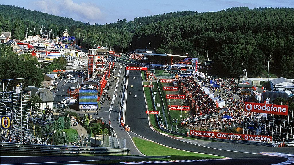 Eau Rougen mutka Belgian Spa-radalla.