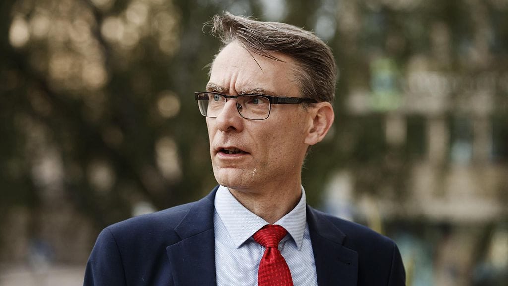 Pöystin mukaan suurempi ja näkyvä etäisyys valvottaviin saattaisi hyvinkin olla perusteltua laillisuusvalvonnan uskottavuuden kannalta.