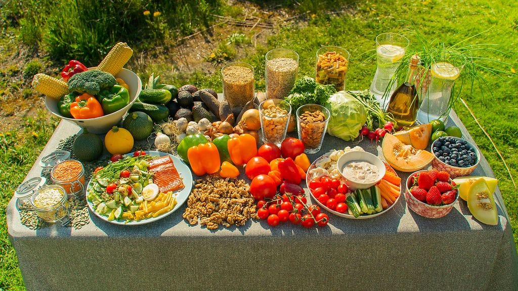 Olet_Mita_Syot_S3_E6_Tuomas_Rajala_Hyvan_Ruoan_Poyta001