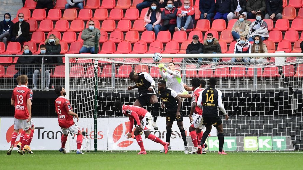 Valenciennesin ja Sochaux'n välinen ottelu päättyi maalittomaan tasapeliin. Ottelun jälkeen nahisteltiin.